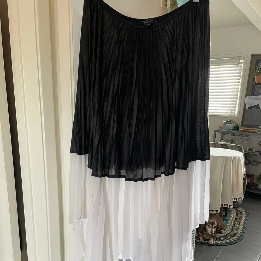 BCBG Asymmetrical black and white pleated skirt size L- fits like a 10-12 - Picture 1 of 6